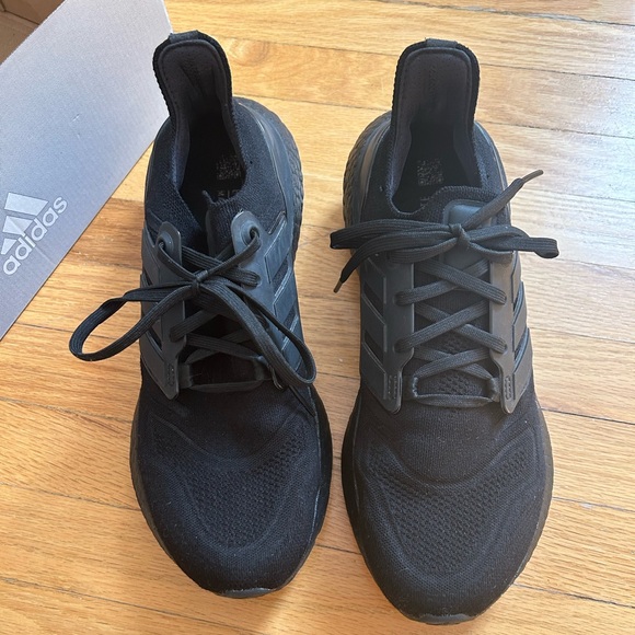 Lightly used adidas 4.0 dna ultraboost black on black running shoes - Picture 5 of 8